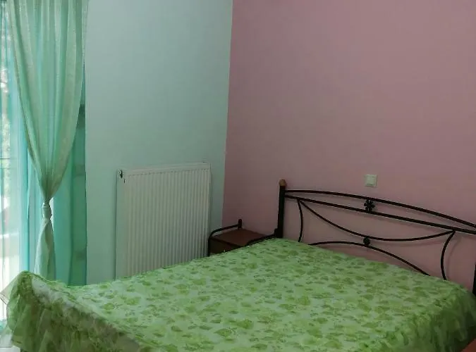 Monika Lefkada Tsoukaládhes
