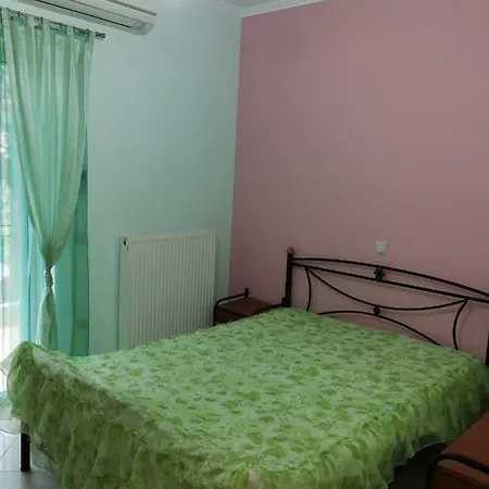 Monika Lefkada Tsoukaládhes